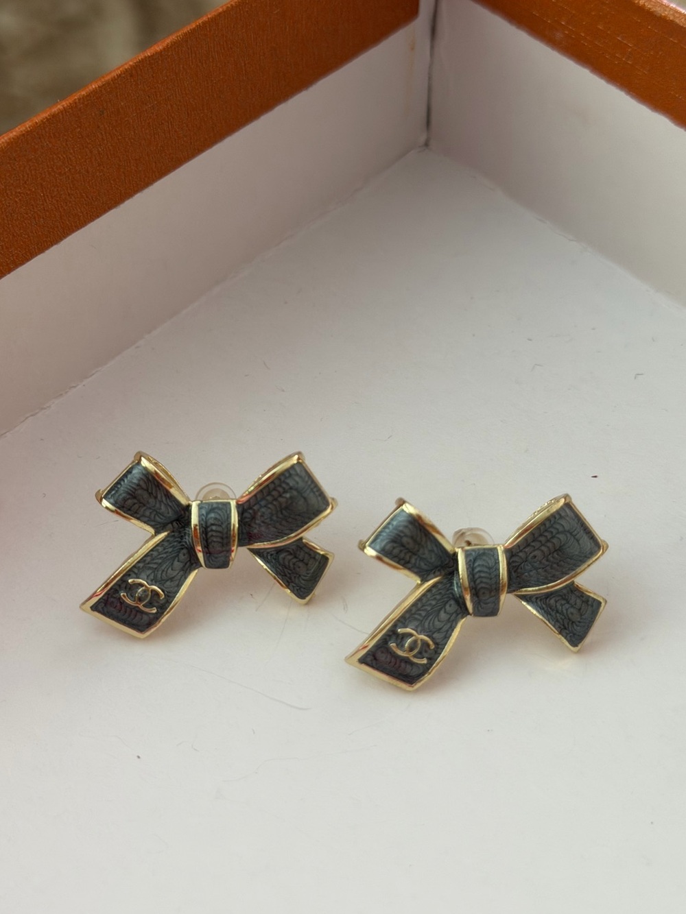 Gold-Tone Black marble like Bow Stud Earrings - fashion jewelry